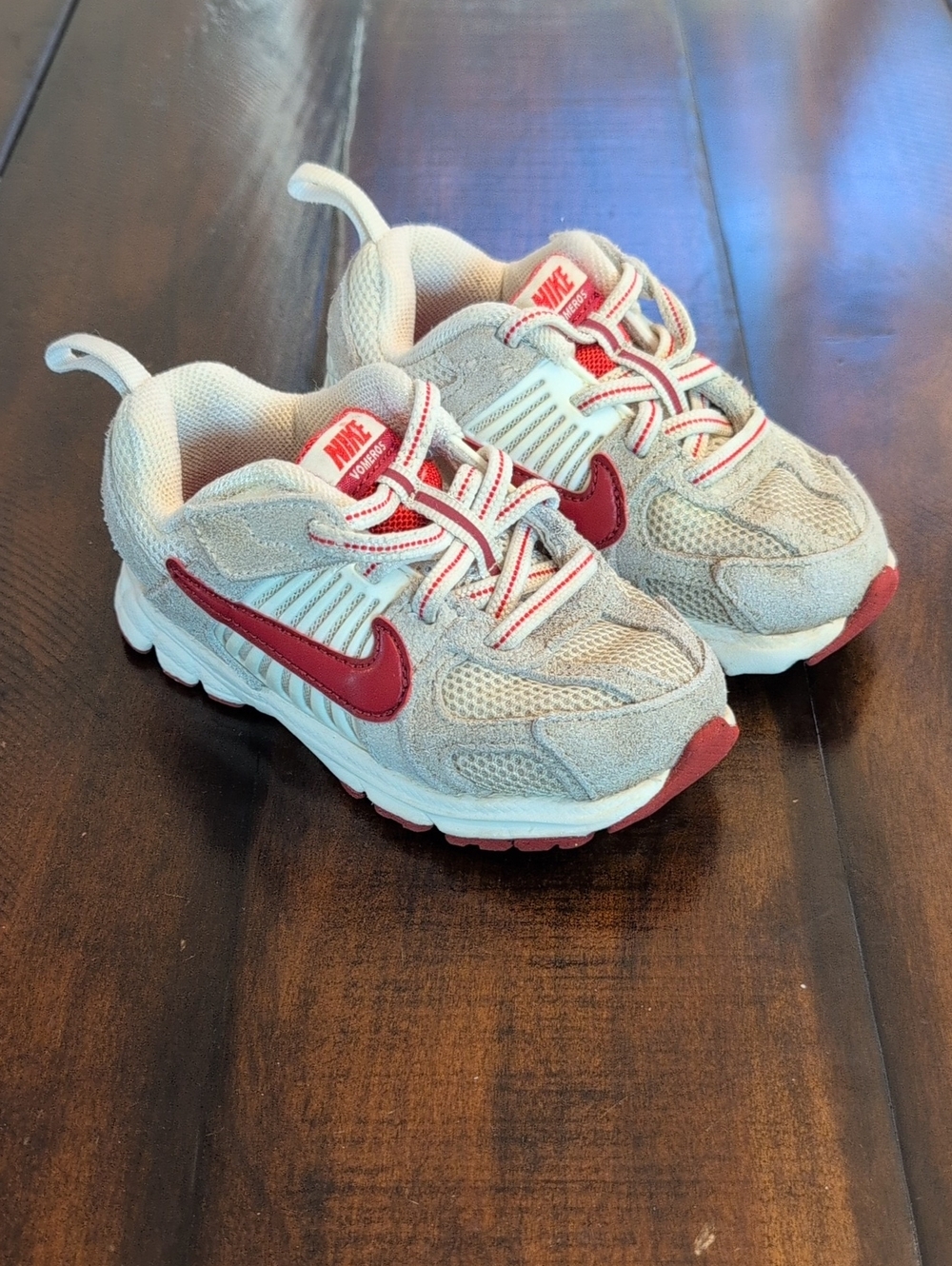 Nike Kids Beige and Red Mesh Suede Sneakers Vomero 5 (Set 2 Of 2)